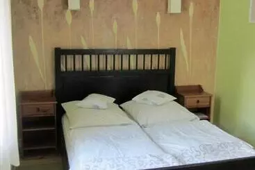 Aamiaismajoitus (B&B) Willa W Ogrodzie