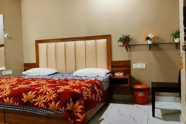ユースホステル Avyan Villa    Studio Rooms For Family, Couples, Corporate Guests    Jalandhar Cantt, Ramamandi