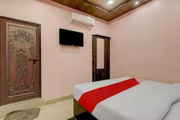 Hotel Pop Uttam Galaxy