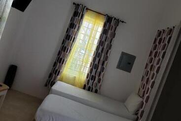 پانسیون Titchfield Guest House