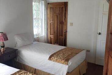 پانسیون Titchfield Guest House