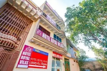 Hotel Fabexpress Royal Villas