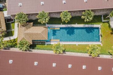 호텔 Malabar Pool Villa Phuket