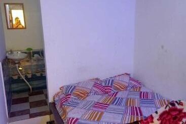 Hotelli Oyo 80726c Thakur Residency