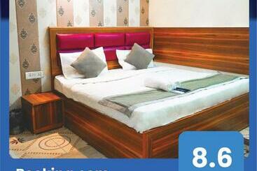 Hotel Quadis   Noida Sec 15