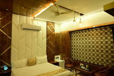 בית מלון כפרי Royale Suites