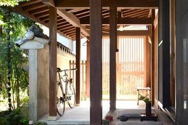 Pensió Zokuijinkan Guesthouse 続異人館