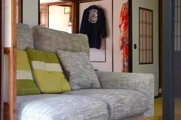 Pension  Zokuijinkan Guesthouse 続異人館