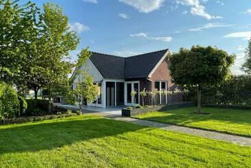 Pensió Gastenverblijf Bij De Buuren