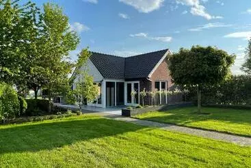 Majatalo Gastenverblijf Bij De Buuren