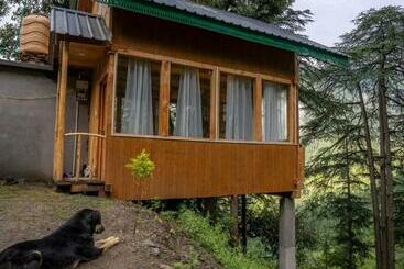 Bed and Breakfast Cliff Haven Treehouse & Cottages Jibhi