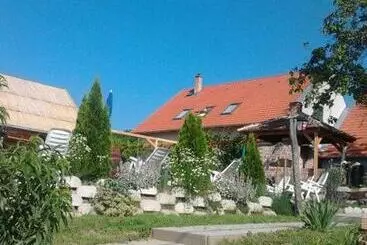 ベッドアンドブレックファースト Hand Birtok