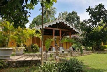 Bed and Breakfast Nidahasa Heritage Villa
