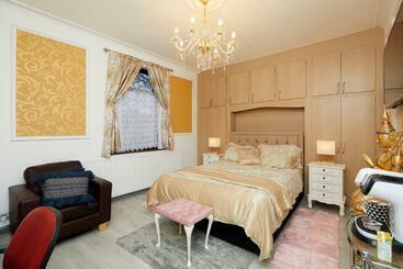 בית מלון כפרי Parkside Lodge