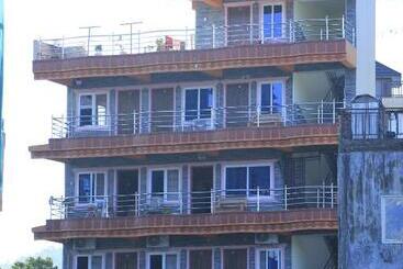 ペンション Fewa View Guest House