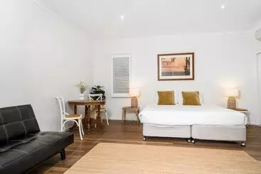 Bed and Breakfast Cove Studios