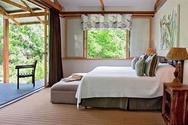 Отель Makakatana Bay Lodge