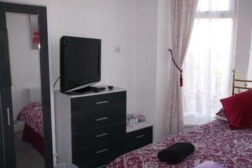 ペンション Holmeleigh