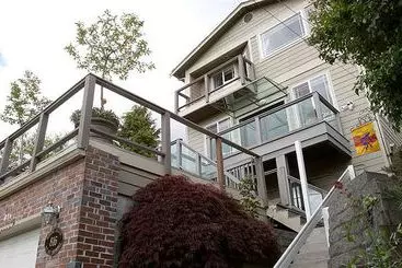 Sleeping Bulldog Bed And Breakfast
