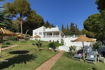 تختخواب و صبحانه Casanicky Adults Only