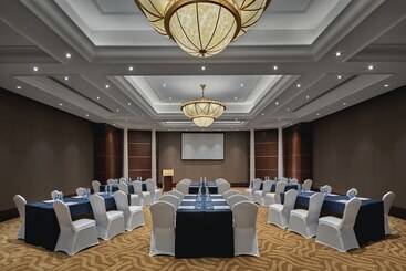 Отель Crowne Plaza Dongying By Ihg