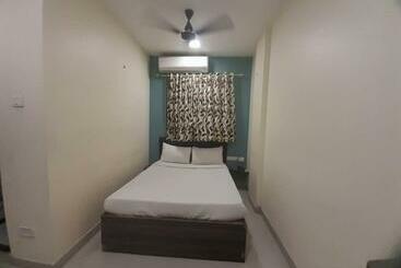 Hotel Everest Inn By Wb Inn