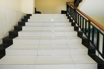 فندق Oyo 92065 Kos Flobamor