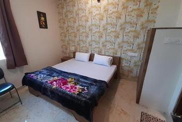 Hotell Sunstays Oppsite Bus Stand