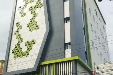 בית מלון כפרי W Three Style  Makassar