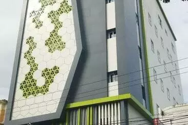 ホテル W Three Style  Makassar