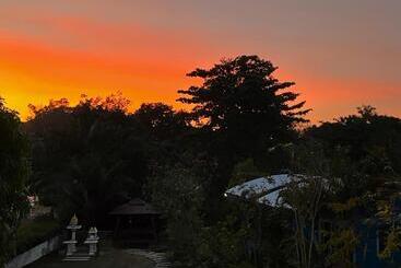 פנסיון Twocans Resort Kohmak Sha