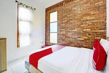 בית מלון כפרי Oyo 92030 Ef Palm Guest House Family Syariah