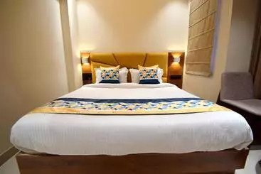 The Sky Imperial Hotel Sugam   10 Meters From Shrinathji Temple