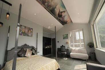 בית מלון כפרי 360 South, Khandala