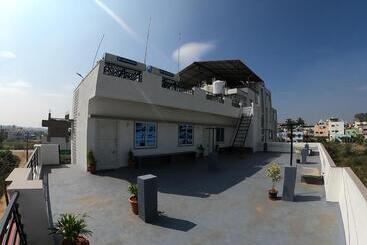 호텔 Happy Holiday Inn Service Apartment