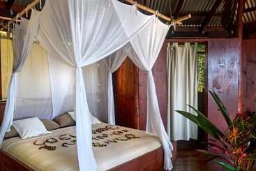 هتل Manicou River Resort