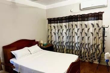 Majatalo Paris Guest House