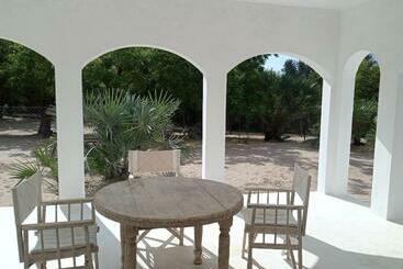 הוסטל Ivory Palms