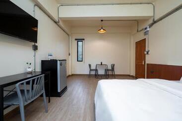 Hotel Moonlight Cafe And