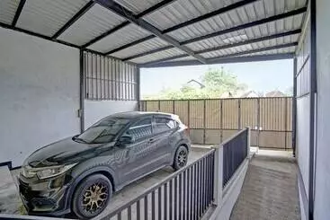 Hotel Spot On 91947 Kost Barokah Syariah