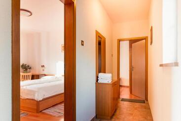 Tourist Farm škerlj