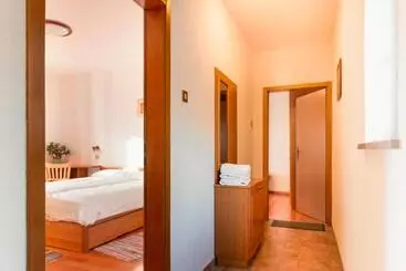 Tourist Farm škerlj
