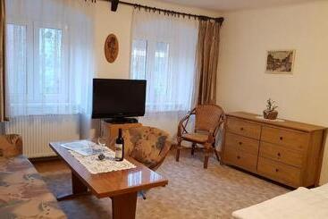 膳宿费 Modrá Růže Třeboň