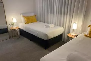 Abode Mooloolaba, Backpackers & Motel Rooms