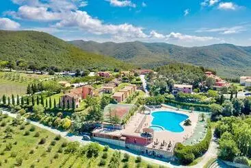 Apartments In Residence With Swimming Pool In Riparbella