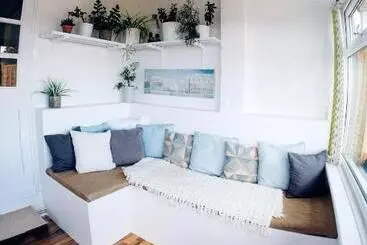 Pension  Bijou Annexe, Sea View, Private Entrance & Parking   Folkestone