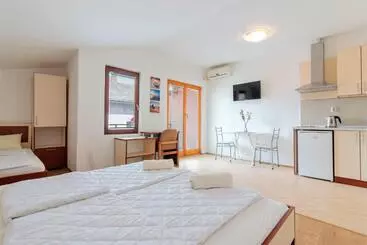 پانسیون Apartments Serafimoski