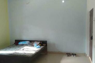 펜션 Saket Utsaw Lown