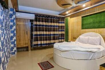 هتل Oasis International