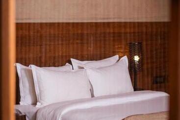 Resort Sanctuary   Chitwan National Park , Nepal